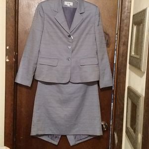Women's size 14 LE SUIT blazer & mid length skirt